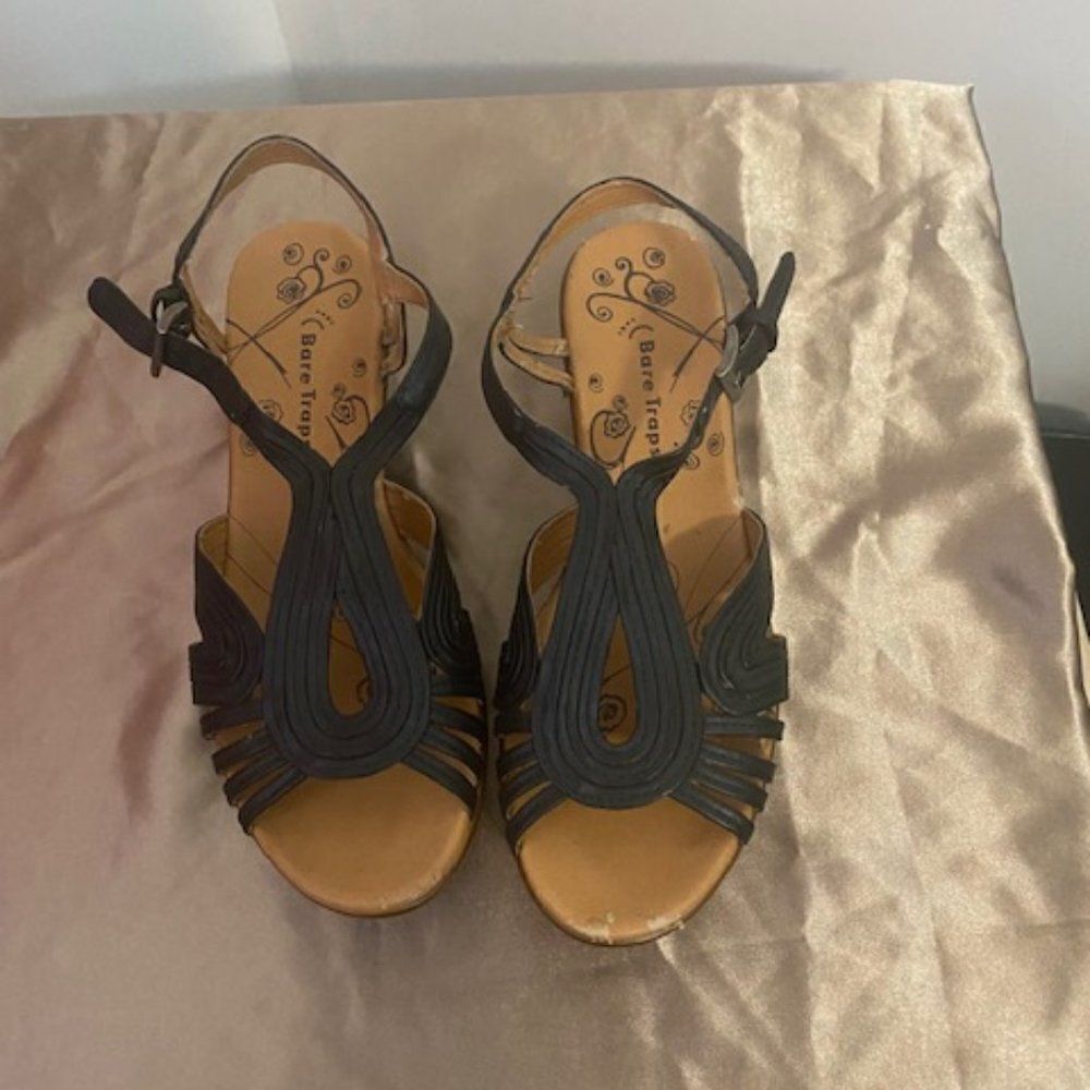 BareTraps Derica Black Faux Leather Platform sandals, size 7 1/2M